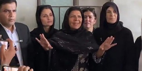 DawnNews anchor skips PTI mention after egg thrown at Aleema Khan DawnNews anchor skips PTI mention after egg thrown at Aleema Khan