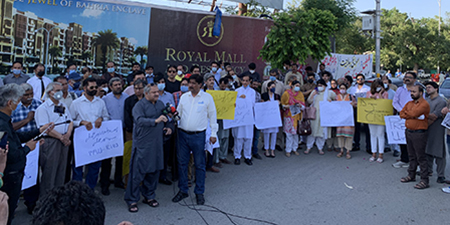 Journalists protest attack on Asad Toor