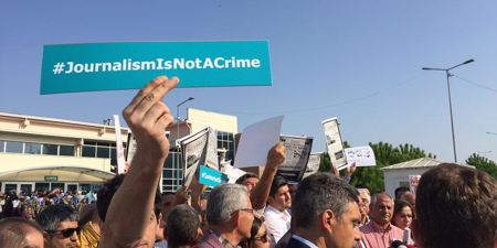 Turkey: Pre-trial detention extended for Cumhuriyet journalists despite demonstrations