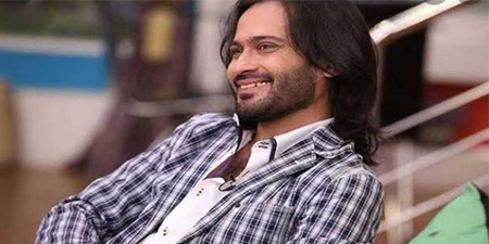 Waqar Zaka serves legal notice on Dunya News