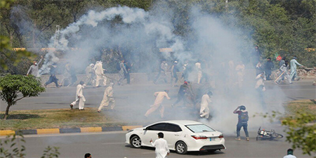 Aaj News highlights attacks on media during PTI march