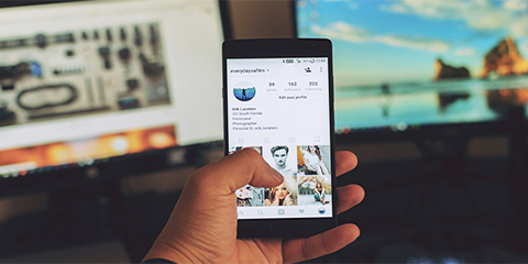 How social media is transforming traditional news outlets in Asia