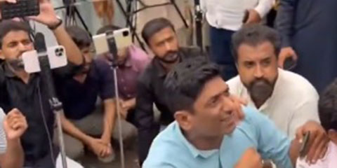 Journalist Tayyab Baloch assaulted outside Adiala Jail during Aleema Khan's media talk Journalist Tayyab Baloch assaulted outside Adiala Jail during Aleema Khan's media talk