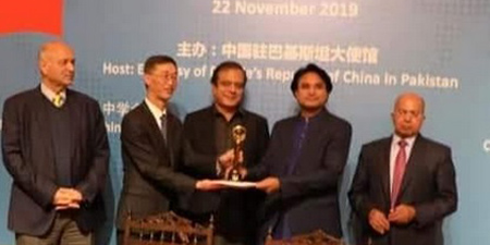Journalist Yasir Habib wins Golden Anchor Communication award