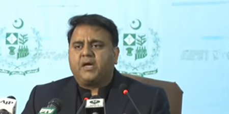 Journalists condemn Fawad Chaudhry's non-serious attitude