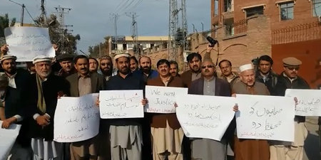 Journalists in Peshawar protest layoffs
