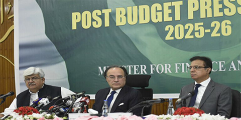 Journalists stage walkout at post-budget briefing over government's dismissive attitude