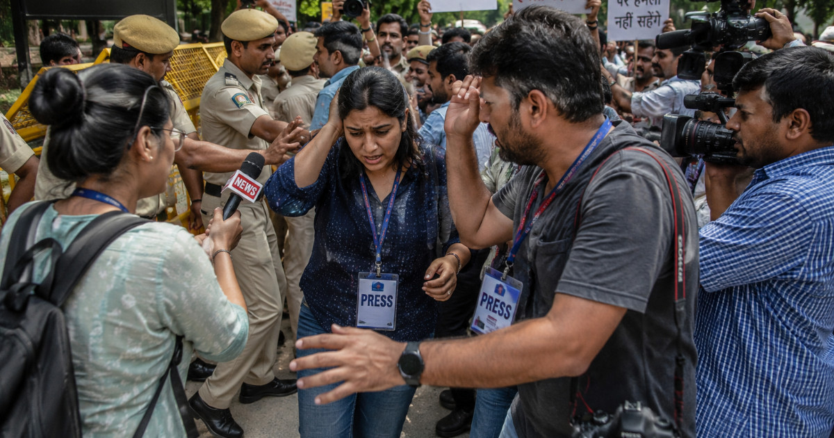 Mumbai Press Club condemns attack on journalists in Delhi Mumbai Press Club condemns attack on journalists in Delhi
