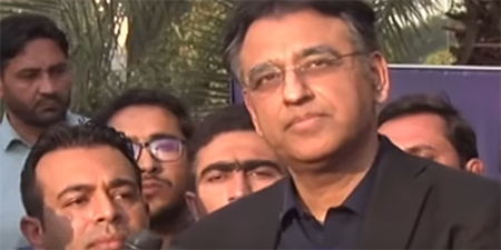 Pakistan Today criticizes planning minister for threatening media