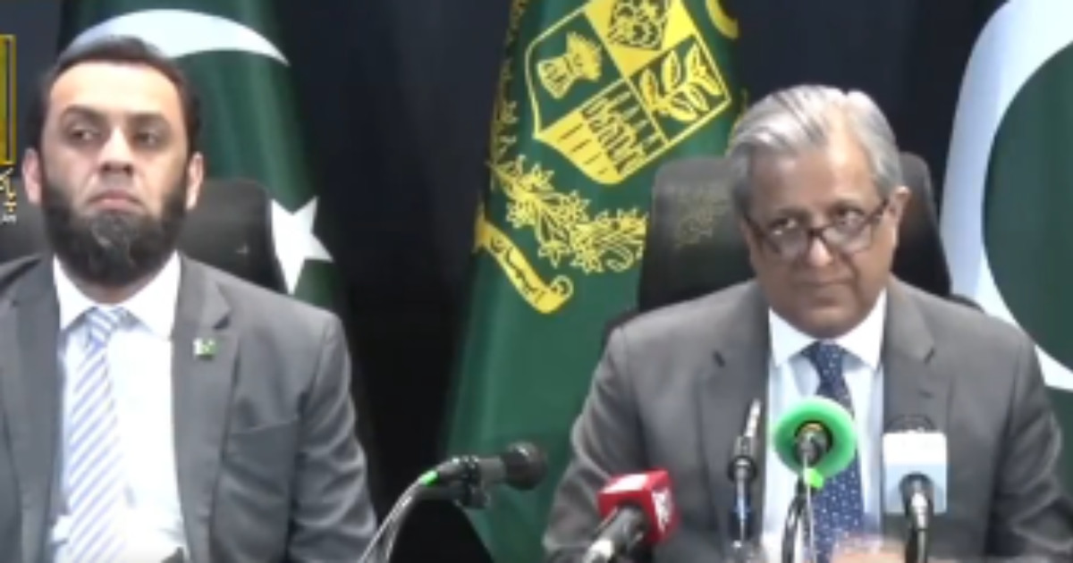 Pakistan warns media not to cross 'red line' on foreign policy