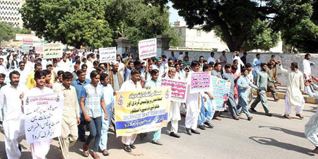 Police arrest Daily Jurat reporter Ajeeb Lakho in Sukkur