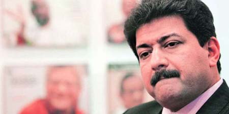 Prime minister unfollows Hamid Mir on Twitter