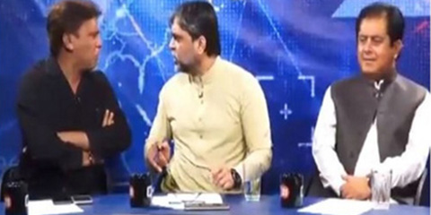 PTI leader assaults Karachi Press Club president during live TV show