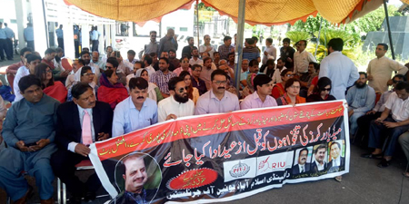 RIUJ stages protest over wages; NA discusses issue