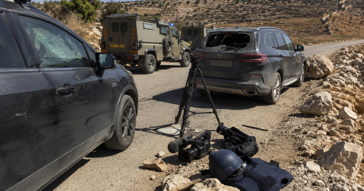 Settlers attack CNN crew in West Bank, four arrested Settlers attack CNN crew in West Bank, four arrested