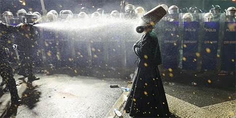 Several journalists hurt, detained by police amid Turkey protests