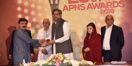 Shahid Khaqan Abbasi gives away APNS awards to journalists