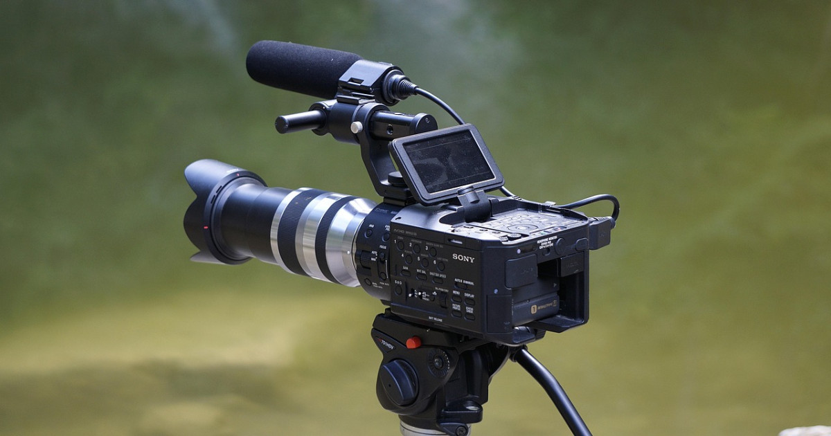 Taliban revoke licences of most media support groups