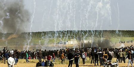 Palestinian journalist shot while covering Gaza protests
